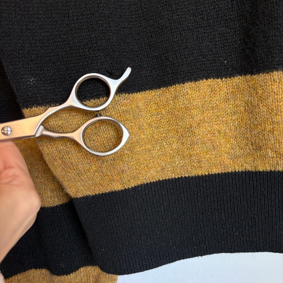 Khaite Sweater Women Sz L Black Gold Stripe 100% Cashmere Crewneck Pullover READ - Picture 7 of 16